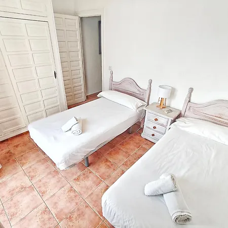 Feriehus Canovas - Nueva - Pueblo Andaluz 70 *