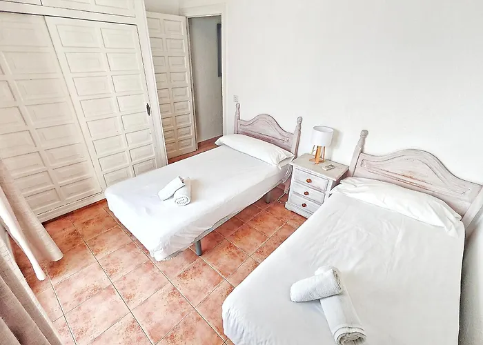 Feriehus Canovas - Nueva - Pueblo Andaluz 70 *